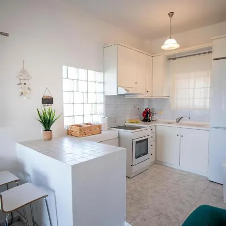 Alexandra House On The Hill * باراليا ساني